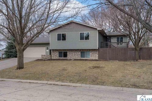 140 Peggy Ln, Eagle Lake, MN, 56024-9619 | Card Image