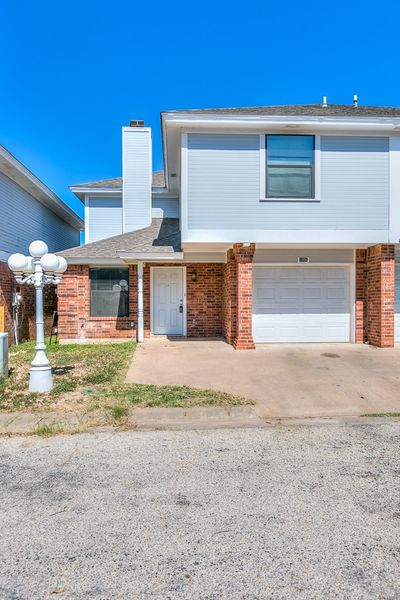 1006 Holiday Dr, Home with 2 bedrooms, 1 bathrooms and 1 parking in San Angelo TX | Image 2