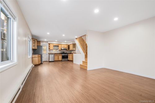 43 247th St, Little Neck, NY, 11363-1644 | Card Image