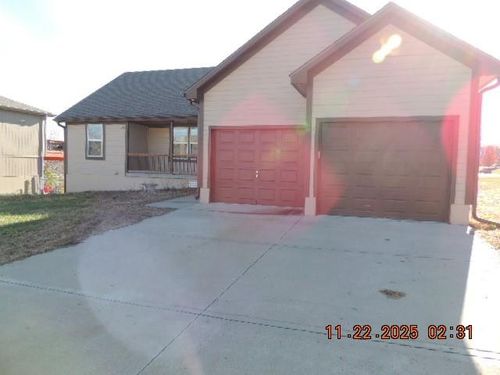 18901 E Lynchburg Pl N, Independence, MO, 64058-1402 | Card Image