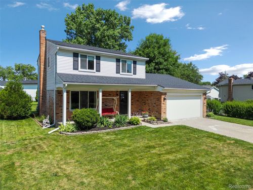 53685 Brentwood Dr, New Baltimore, MI, 48047-1040 | Card Image
