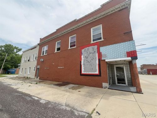 321 W Main St, Staunton, IL, 62088-1401 | Card Image