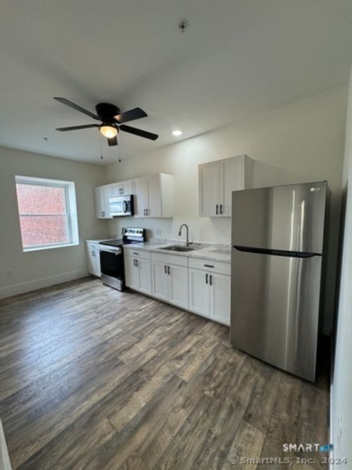 3c-61 Colony St, Meriden, CT, 06451-3210 | Card Image