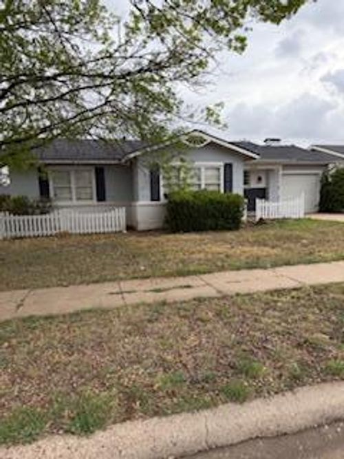 2216 42nd St, Snyder, TX, 79549-5915 | Card Image