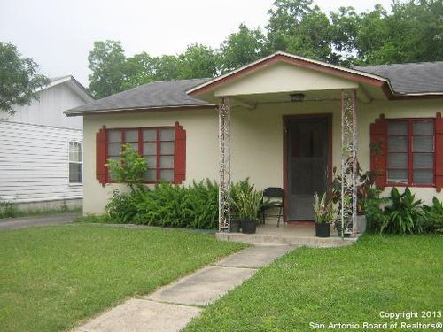326 Linares St, San Antonio, TX, 78225-1829 | Card Image