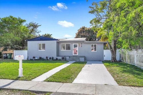 910 Nw 133rd St, North Miami, FL, 33168-6646 | Card Image