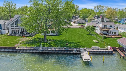 41180 Conger Bay Dr, Harrison Township, MI, 48045-1422 | Card Image