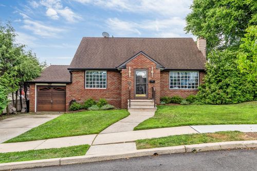 4 Gail Pl, Secaucus, NJ, 07094-3809 | Card Image