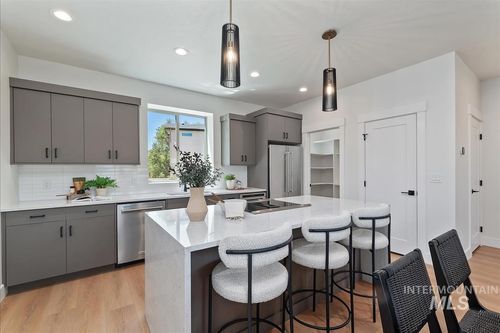 1709 S Federal Way, Boise, ID, 83705-3164 | Card Image