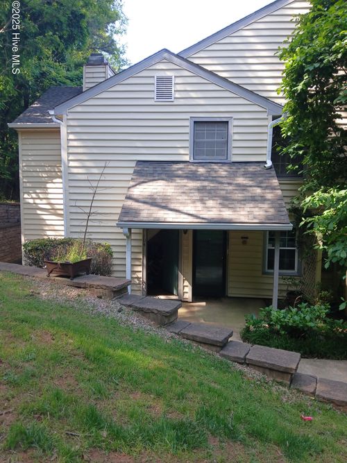 104 Oak Hollow Ct, Raleigh, NC, 27613-3284 | Card Image