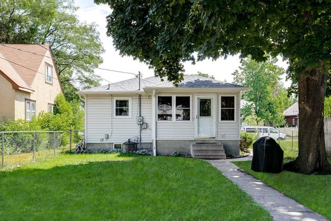 Sun Room Overlooks Back Yard. | Image 25