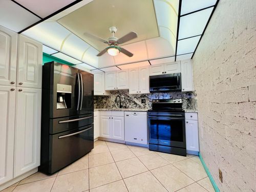 110 Wellington B, West Palm Beach, FL, 33417-2532 | Card Image