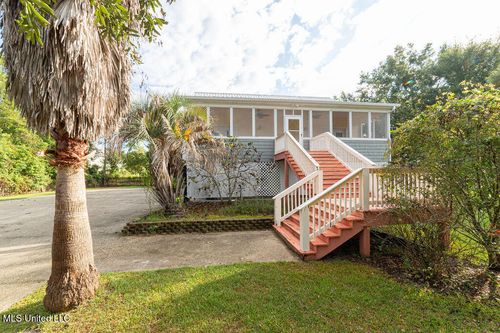 408 Waveland Ave, Waveland, MS, 39576-3956 | Card Image