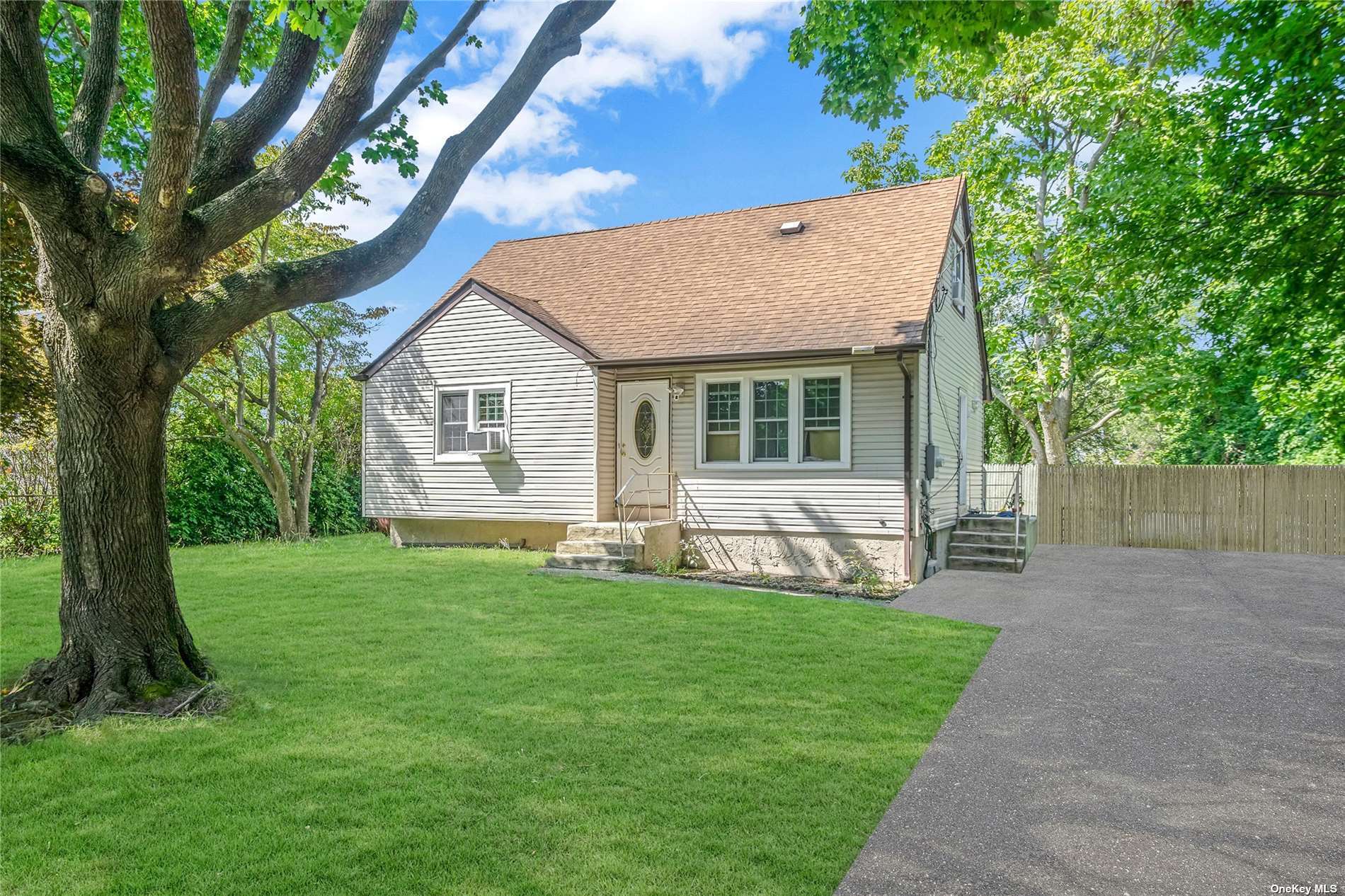 Mcnair St, Brentwood, NY 11717