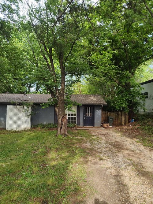 1121 S West Ave, Fayetteville, AR, 72701-6438 | Card Image