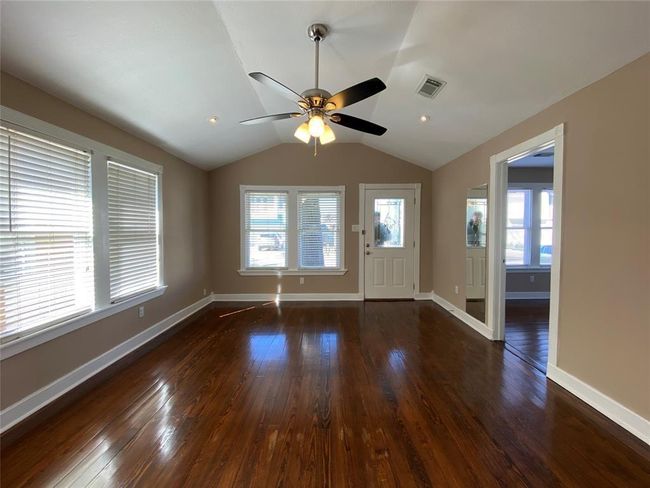 1110 E 27 Th St, House other with 5 bedrooms, 3 bathrooms and 2 parking in Houston TX | Image 17