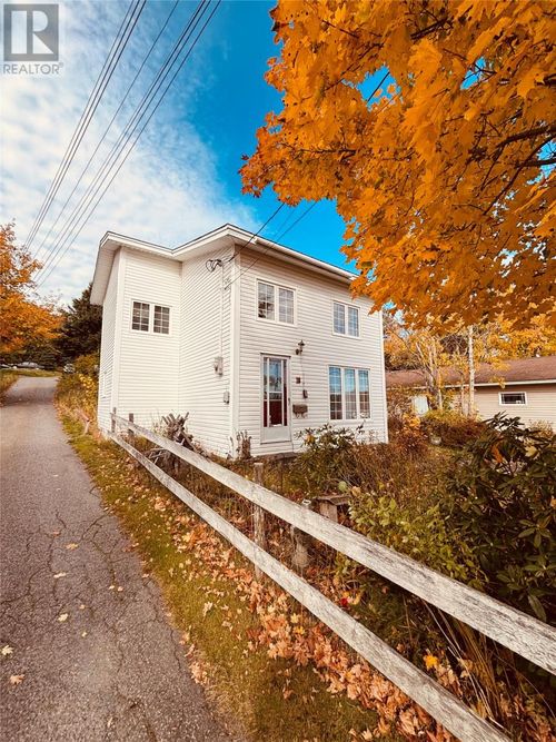 16 Country Rd, Bay Roberts, NL, A0A1G0 | Card Image