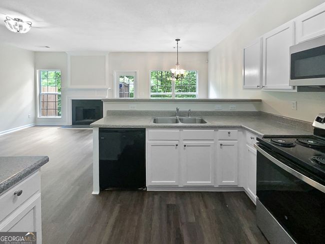2708 Parkway Trl, Townhouse with 2 bedrooms, 3 bathrooms and 1 parking in Lithonia GA | Image 4
