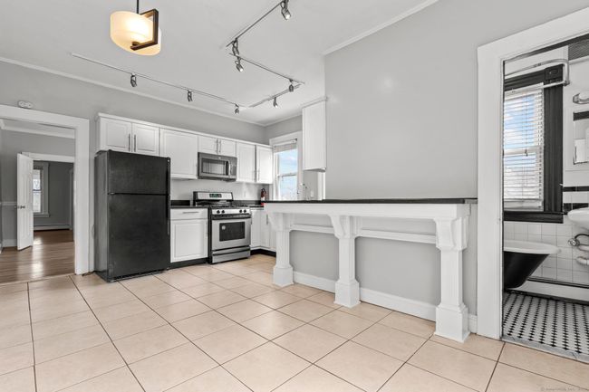 39 - 37-39 Julius St, Home with 7 bedrooms, 3 bathrooms and null parking in Hartford CT | Image 9