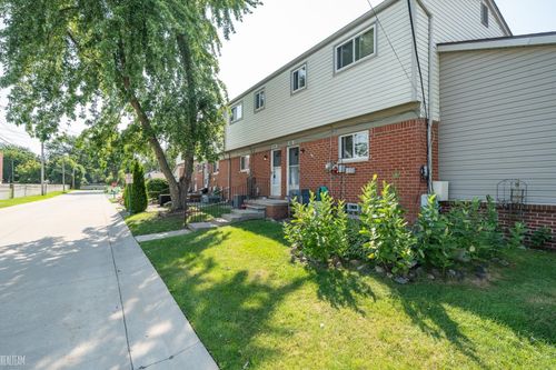 20922 Hunt Dr, Roseville, MI, 48066-2219 | Card Image