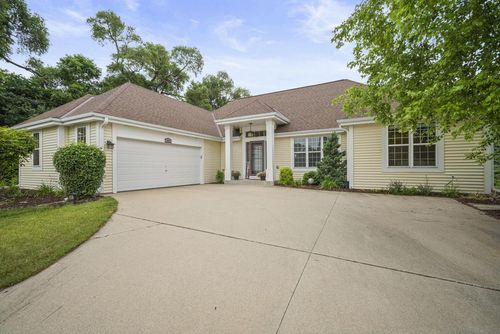 1417 Clearwater Drive, Oconomowoc, WI, 53066 | Card Image