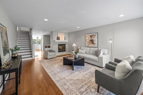 apt-b-1101 W 47th St, Kansas City, MO, 64112-2216 | Card Image