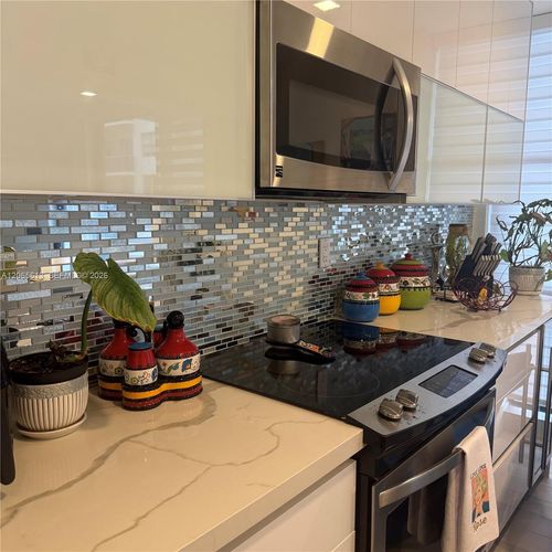 16e-6061 Collins Ave, Miami Beach, FL, 33140-2269 | Card Image