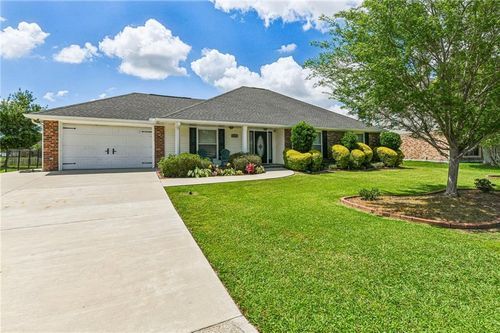3516 Lake Lynn Dr, Gretna, LA, 70056-8331 | Card Image