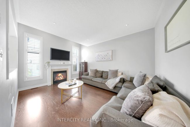 16 Heathcliffe Dr, House other with 3 bedrooms, 3 bathrooms and 4 parking in Woodbridge ON | Image 10