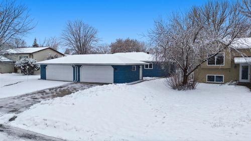 2811 26th Street Cir S, Moorhead, MN, 56560-5353 | Card Image