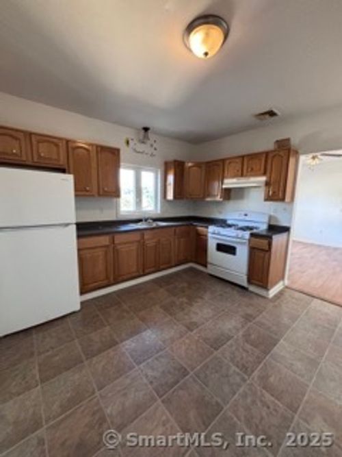 apt-3-68 Anderson St, Naugatuck, CT, 06770-2943 | Card Image