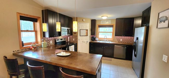 Kitchen with breakfast bar | Image 8