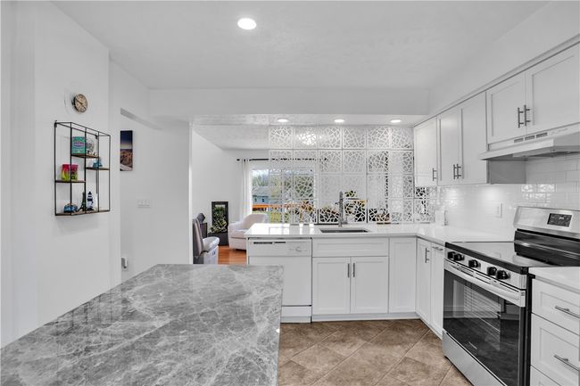 841 Sunset Cir, Townhouse with 3 bedrooms, 4 bathrooms and 2 parking in Cranberry Twp PA | Image 14