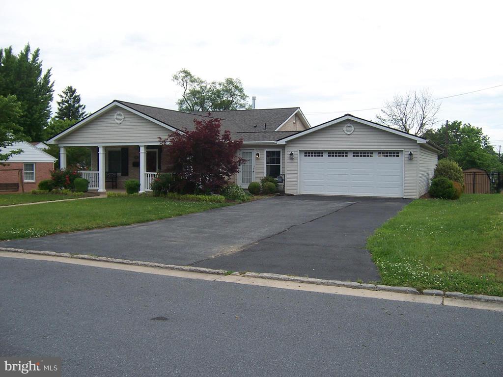 Delaware Ave, Martinsburg, WV 25401