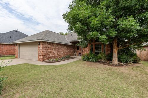 109 Westend Ct, Tuttle, OK, 73089-9226 | Card Image