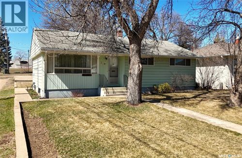 810 1st Ave Ne, Swift Current, SK, S9H2C3 | Card Image