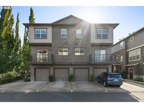 8900 Ne Brentford Way, Beaverton, OR, 97006 | Card Image