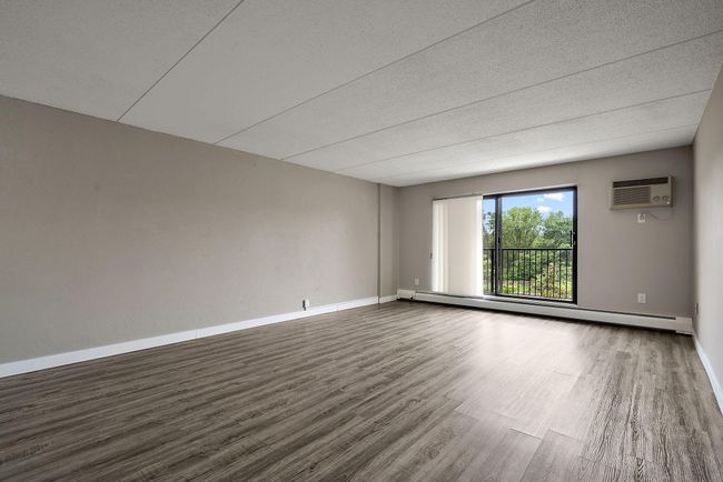 APT-409 - 10411 Cedar Lake Rd, Condo with 2 bedrooms, 2 bathrooms and null parking in Minnetonka MN | Image 8