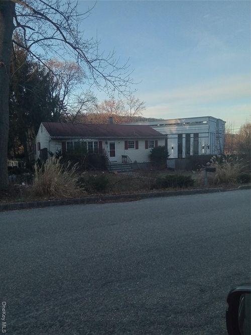 4 Duelk Ave, Monroe, NY, 10950-2005 | Card Image