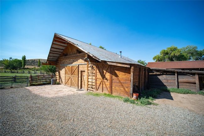 View of outdoor structure with an exterior structure and an outbuilding | Image 6