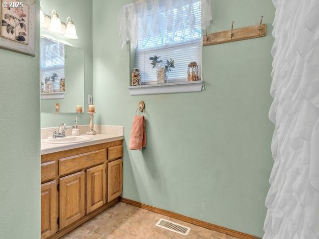 423 E Main St, House other with 5 bedrooms, 3 bathrooms and null parking in Carlton OR | Image 16