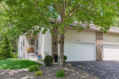 913 Oakwood Heights Cir, Eagan, MN, 55123-1937 | Card Image