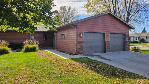 2702 Railroad Cir, ABERDEEN, SD, 57401-5347 | Card Image