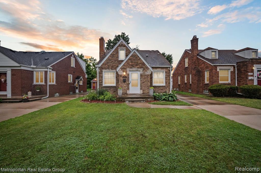 Roslyn Rd, Grosse Pointe Woods, MI 48236