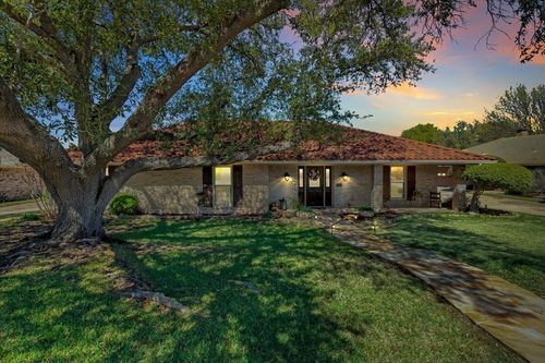 1111 Berkshire Ct, Trophy Club, TX, 76262-5448 | Card Image