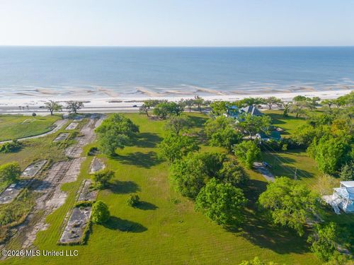 111 Shelter Rock Dr, Long Beach, MS, 39560-5925 | Card Image