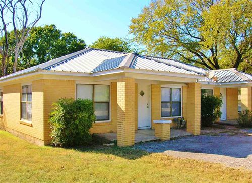800 S Vandeveer St, Burnet, TX, 78611-3653 | Card Image