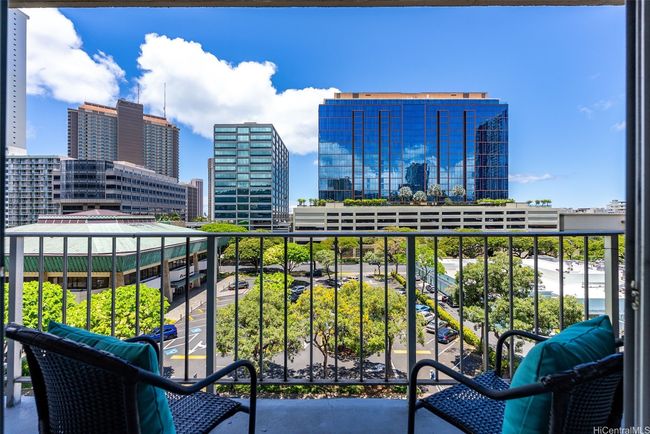 APT-703 - 731 Amana St, Condo with 2 bedrooms, 2 bathrooms and 1 parking in Honolulu HI | Image 6