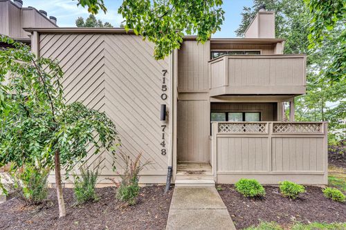 7150 Pine Ct, Roanoke, VA, 24018-9063 | Card Image
