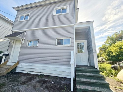810 Kirkpatrick St, Syracuse, NY, 13208-2142 | Card Image